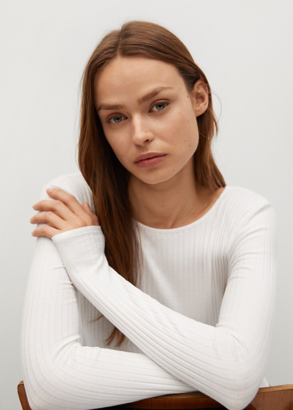 Long sleeved t-shirt with open back  - Details of the article 2