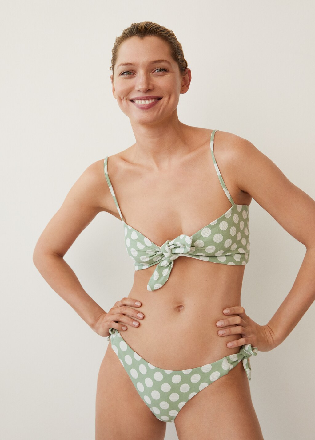 Polka-dot bikini top - Medium plane