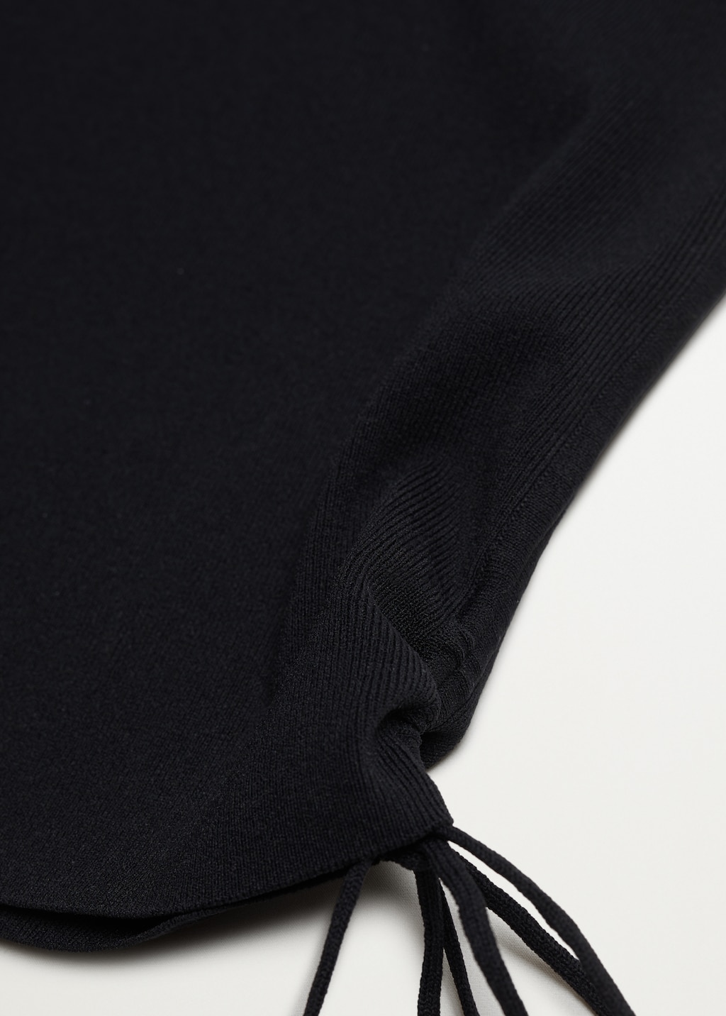 Asymmetric design top - Details of the article 8