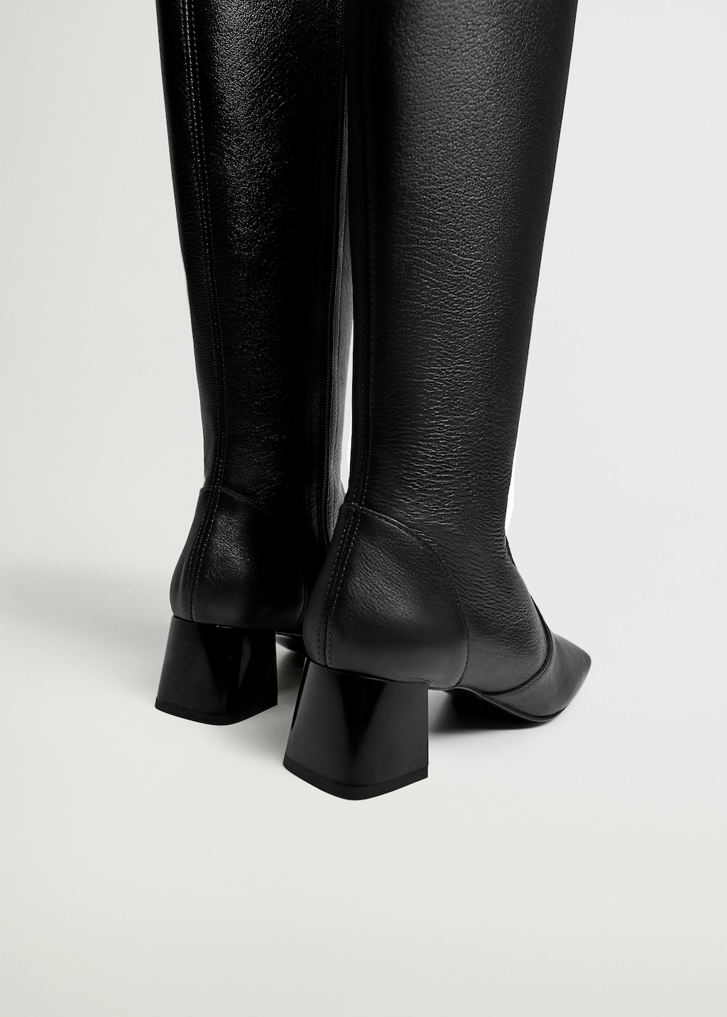 Leather boots with tall leg - Details of the article 2