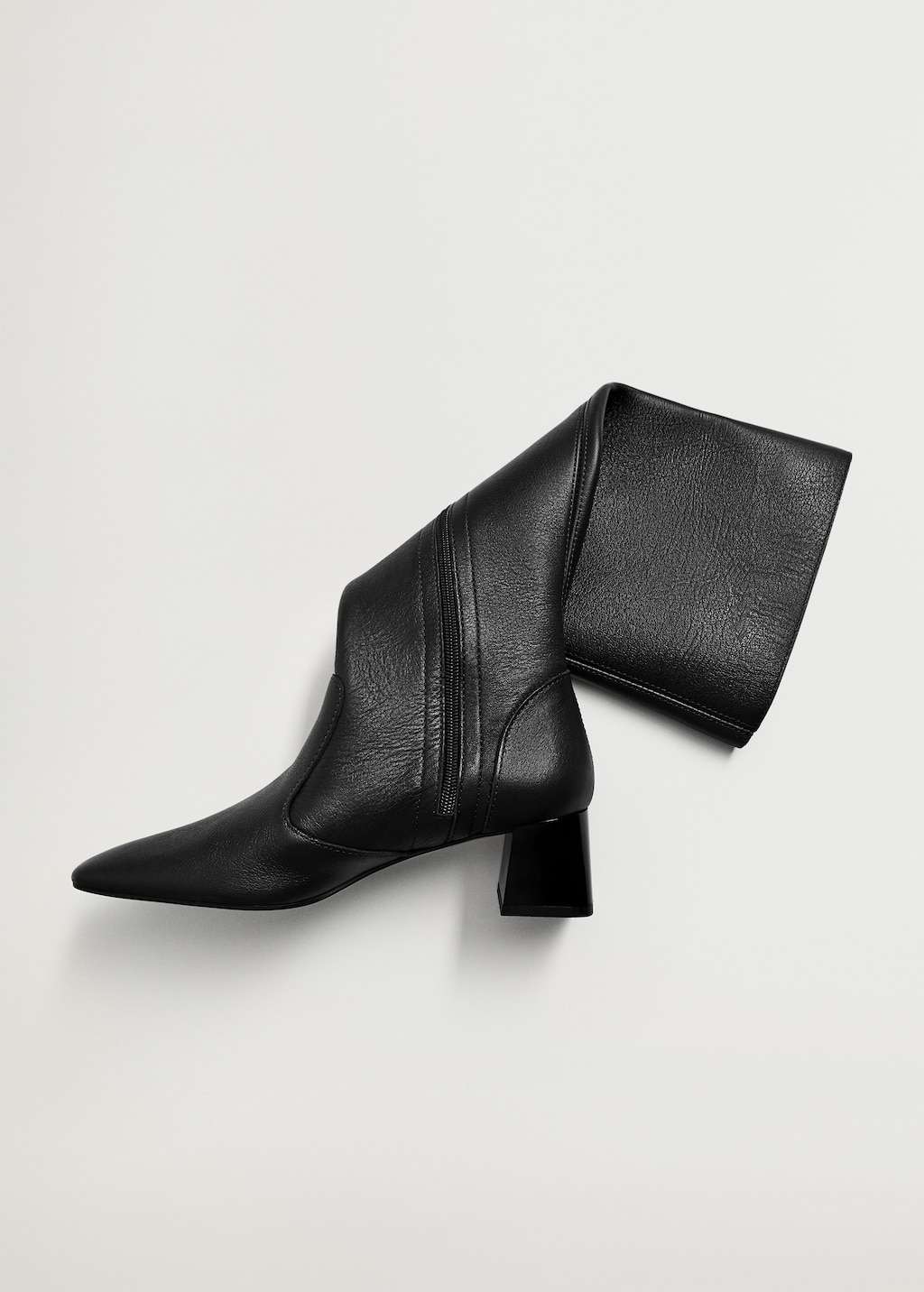 Leather boots with tall leg - Details of the article 4