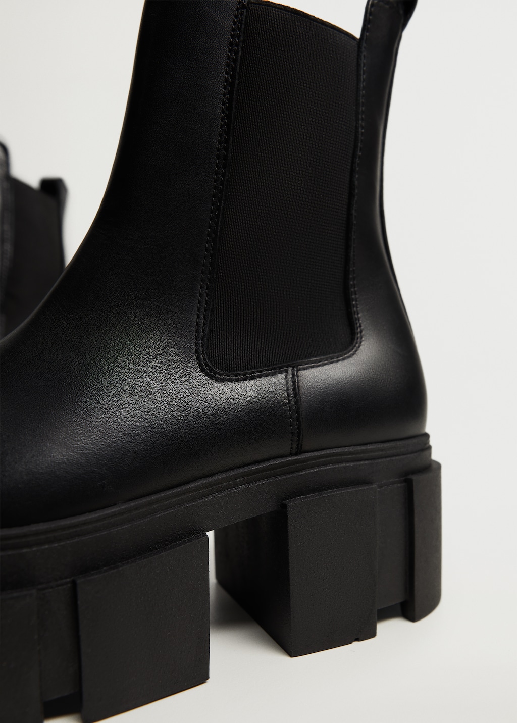 Leather track sole ankle boots - Details of the article 3