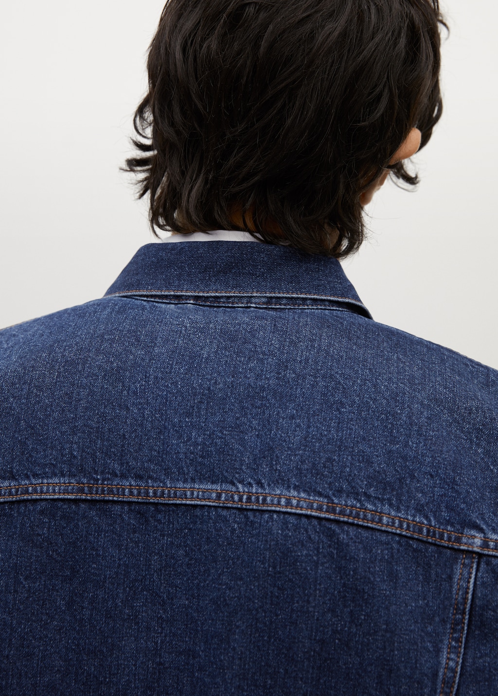 Dark-wash denim jacket - Details of the article 3