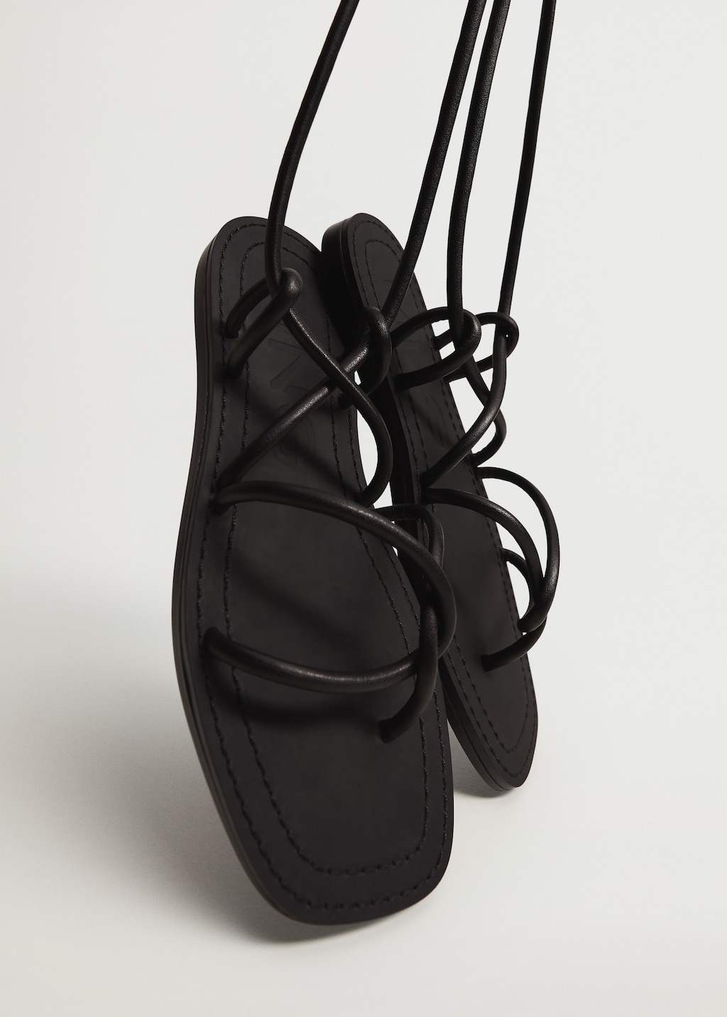 Criss-cross straps sandals - Details of the article 3