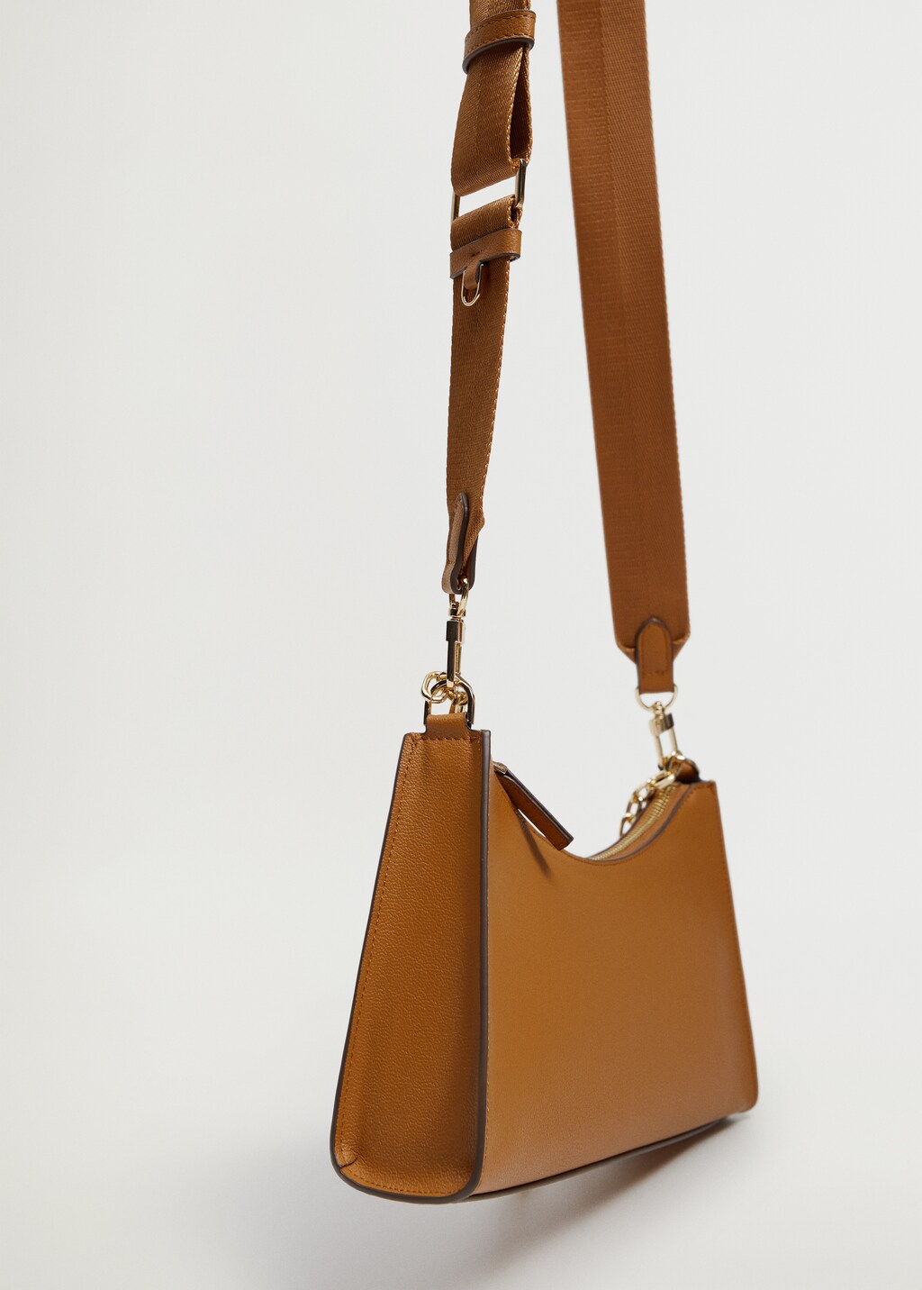 Crossbody bag with chain - Details of the article 2