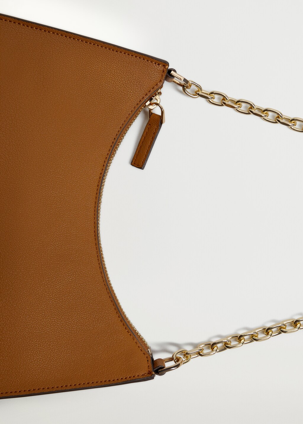 Crossbody bag with chain - Details of the article 4