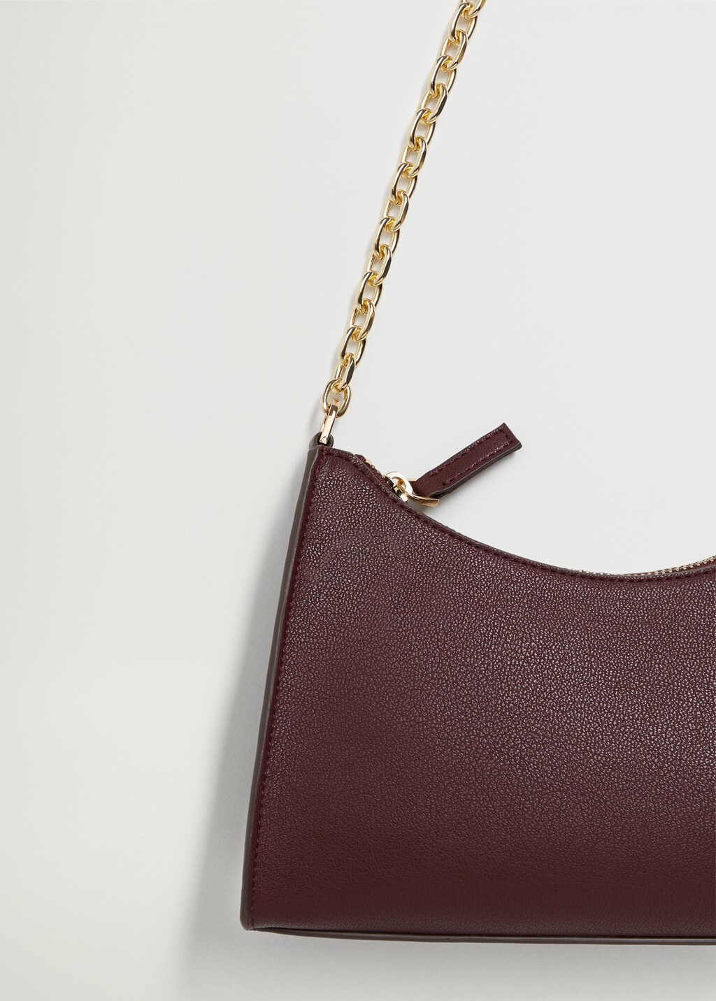 Crossbody bag with chain - Details of the article 2