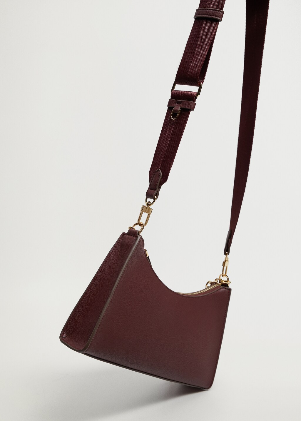 Crossbody bag with chain - Details of the article 3