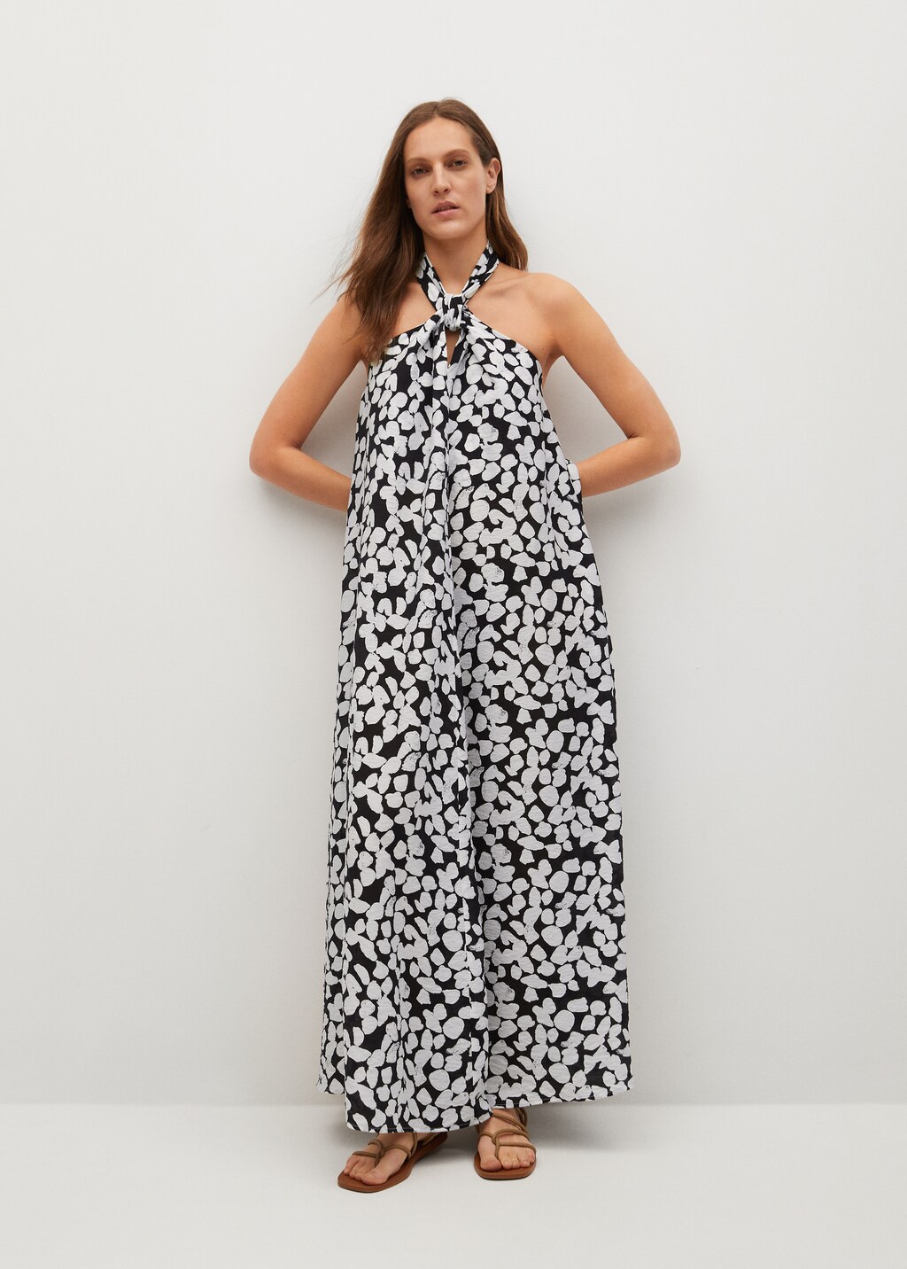 Printed halter gown - General plane